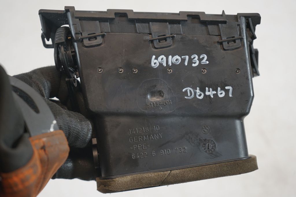 Dashboard side air vent grill/cover trim (8)