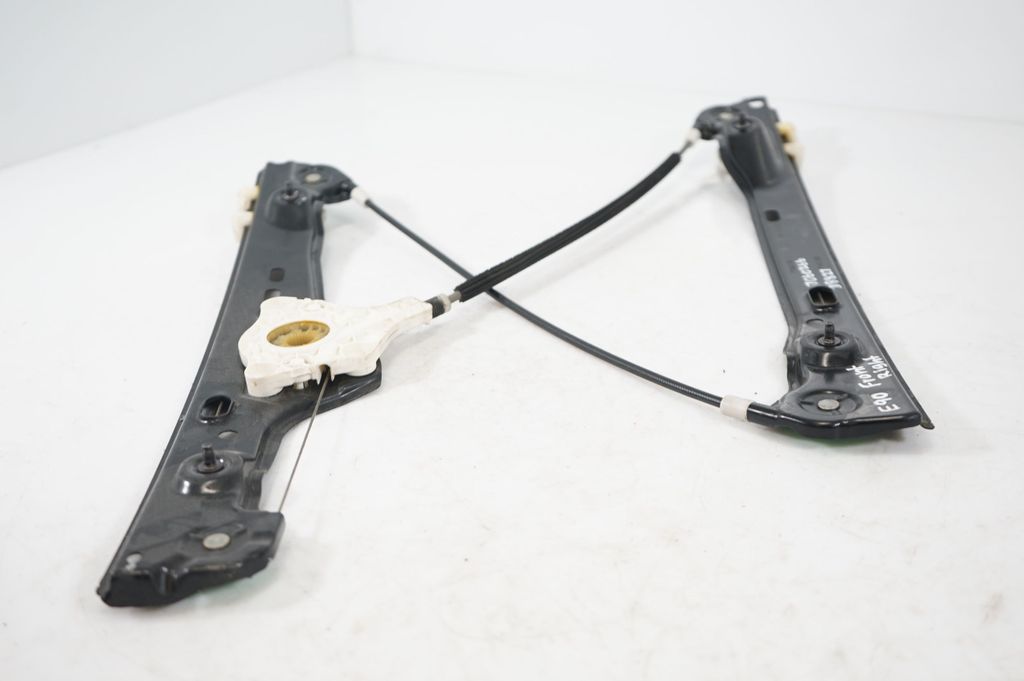 Front door window regulator with motor (7)