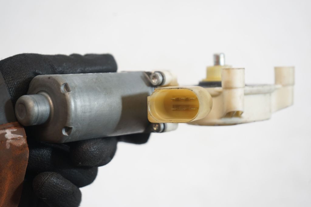 Front door window regulator with motor (6)