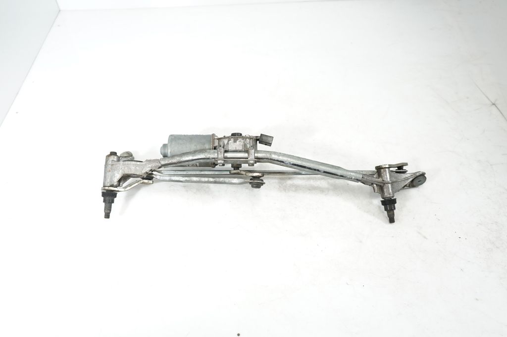 Front wiper linkage and motor (3)