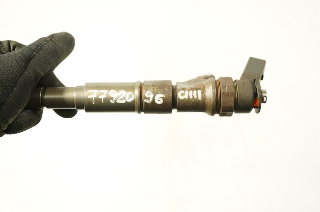 Fuel injector (7)