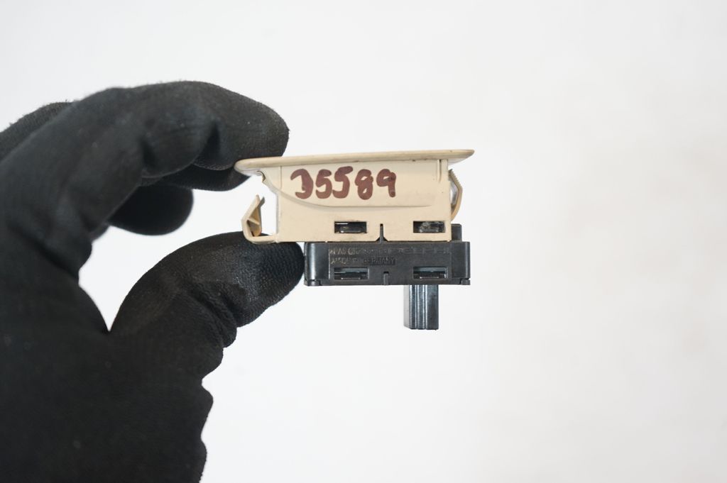 Electric window control switch (7)