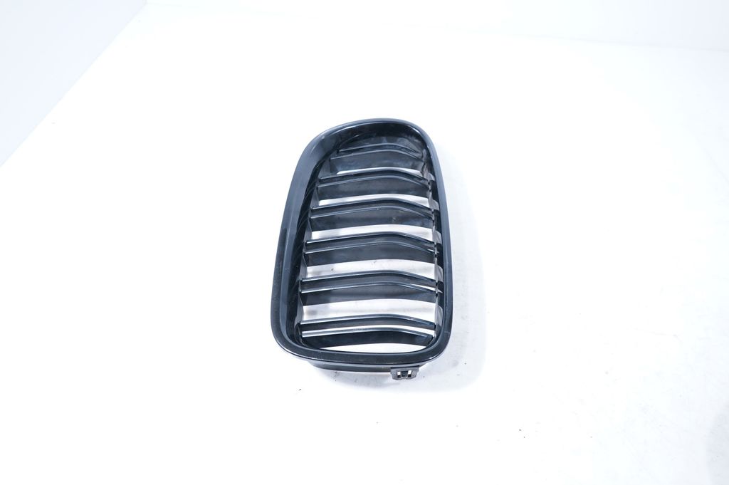Front bumper upper radiator grill (4)