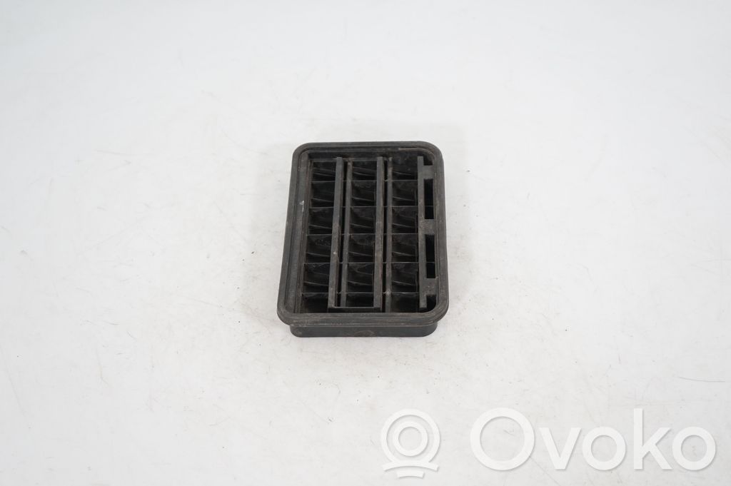 Quarter panel pressure vent (4)