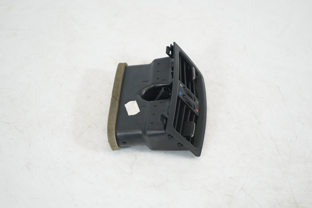 Rear air vent grill (4)