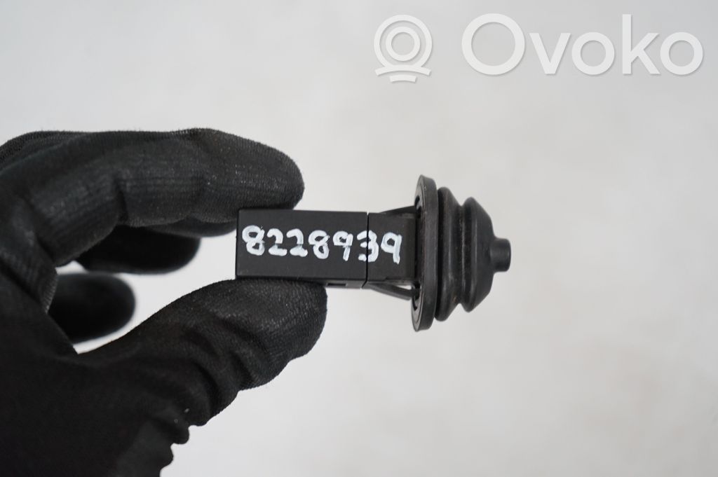 Fuel tank cap lock (8)