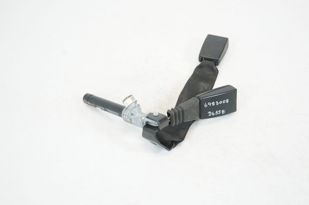 Rear seatbelt buckle