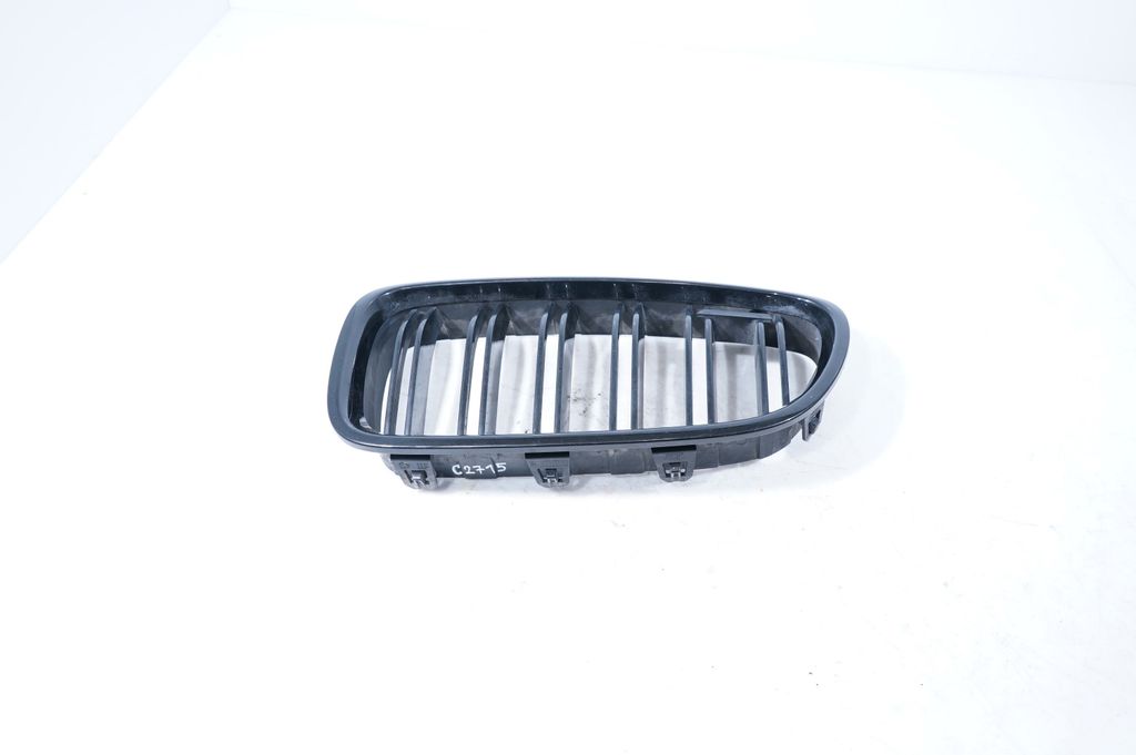 Front bumper upper radiator grill (3)
