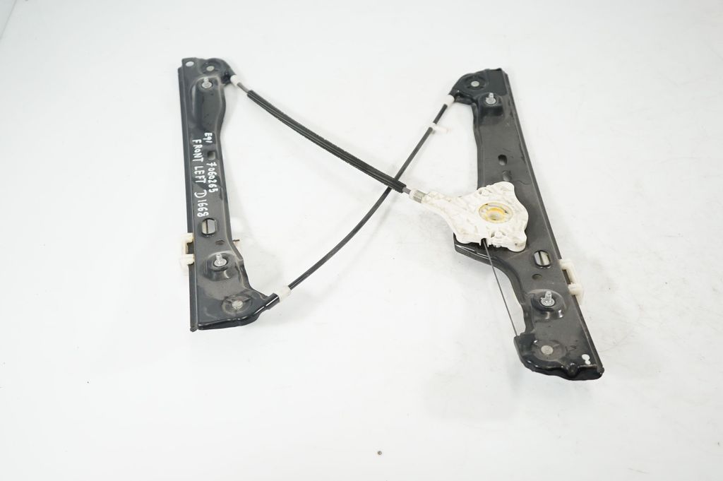 Front door window regulator with motor (2)