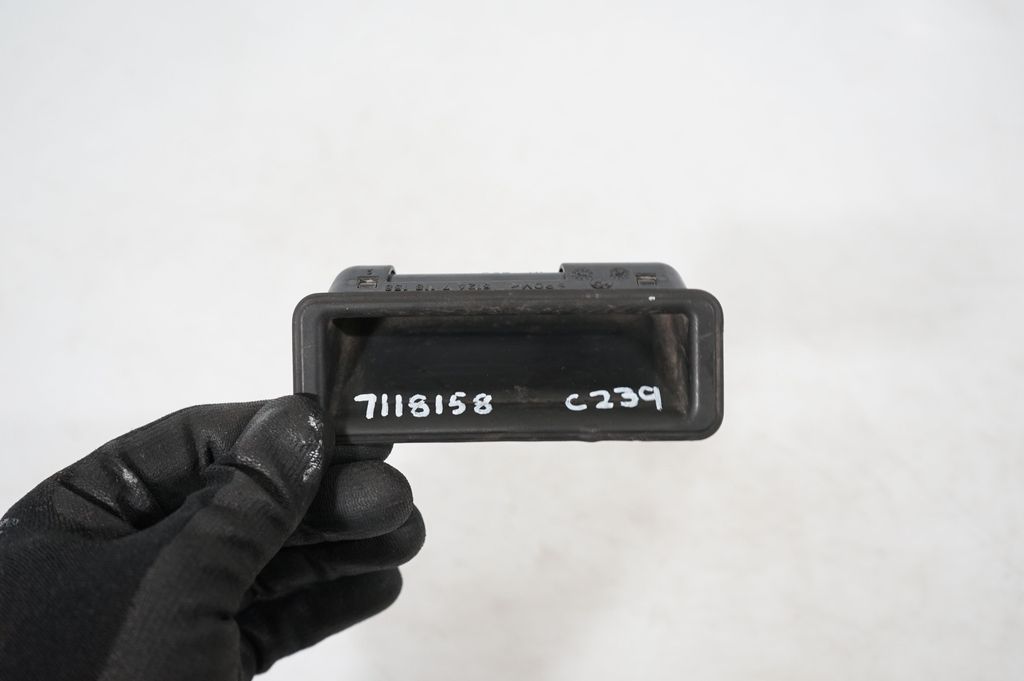 Tailgate/trunk/boot exterior handle (8)