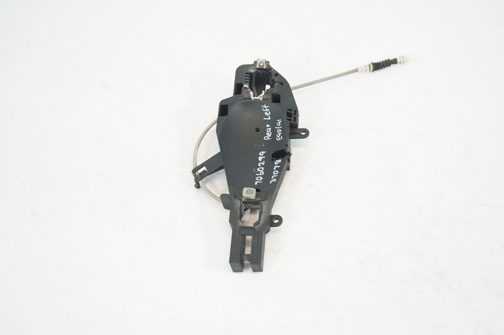 Rear door exterior handle/bracket (4)