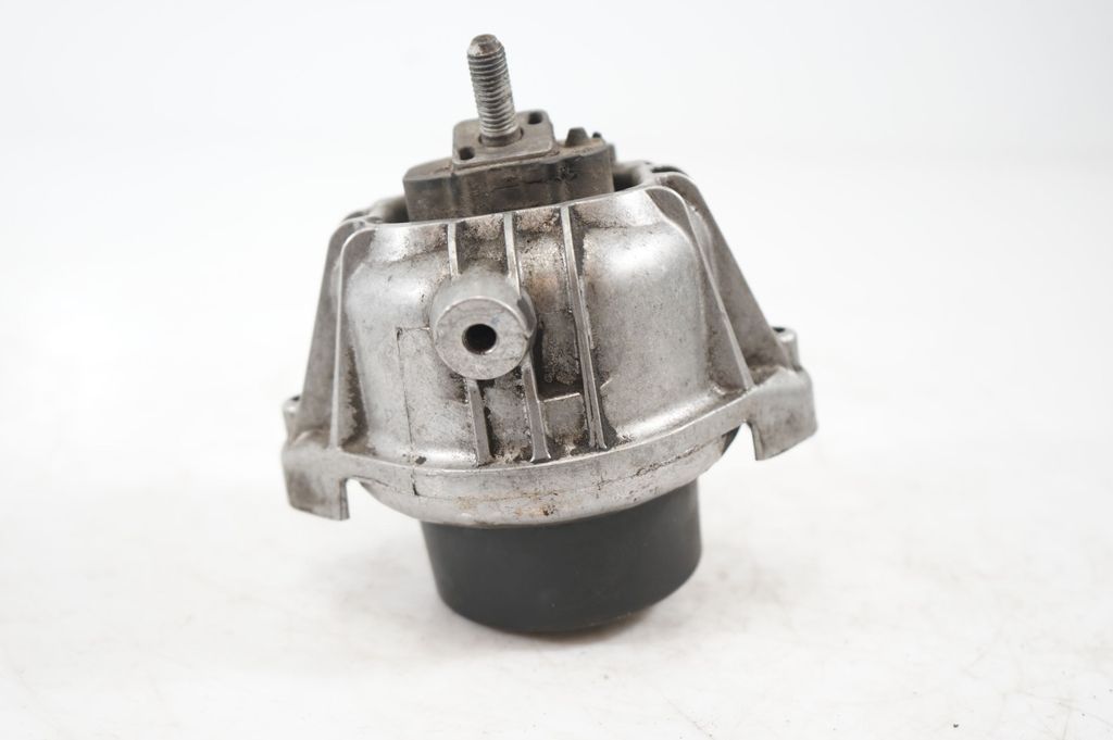 Engine mount bracket (5)