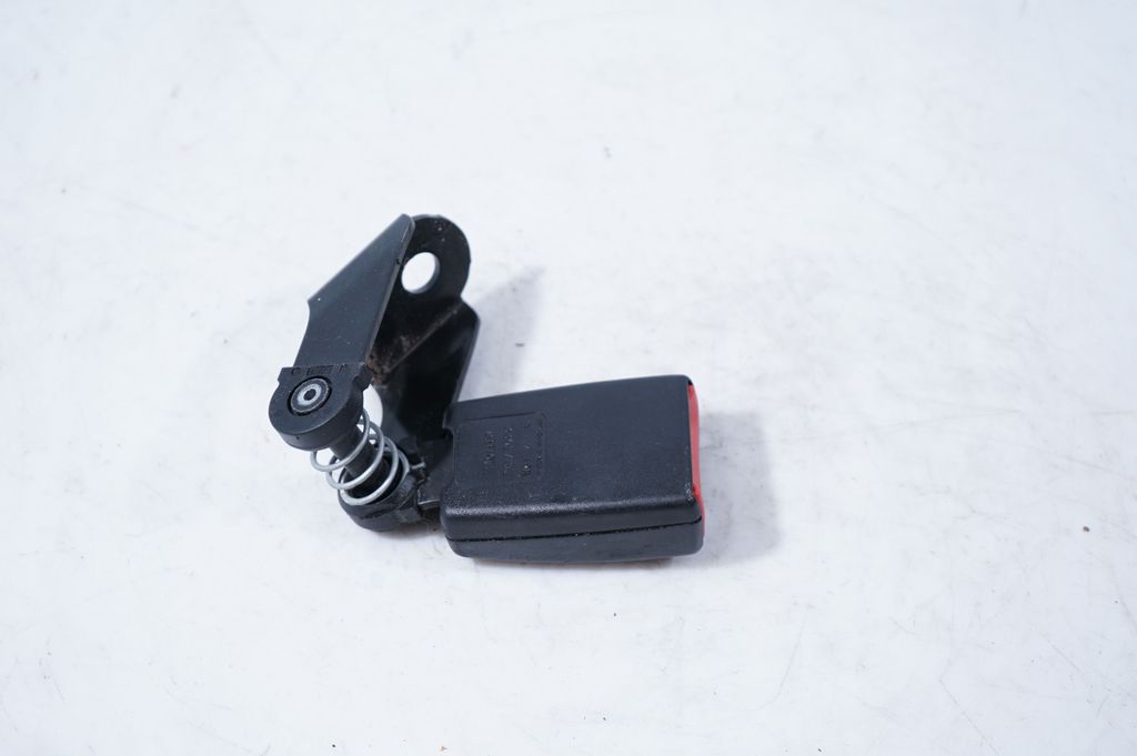 Rear seatbelt buckle (5)