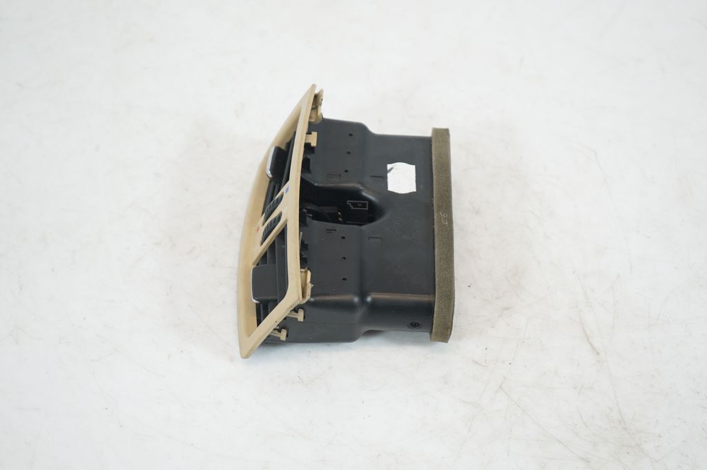 Rear air vent grill (2)