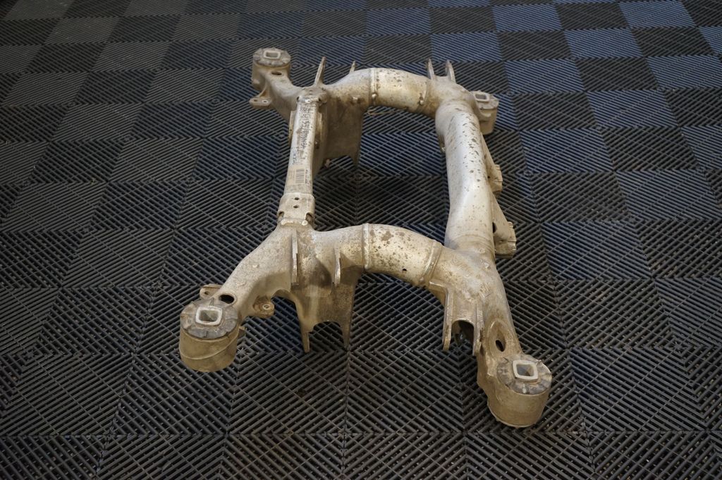 Rear subframe (2)