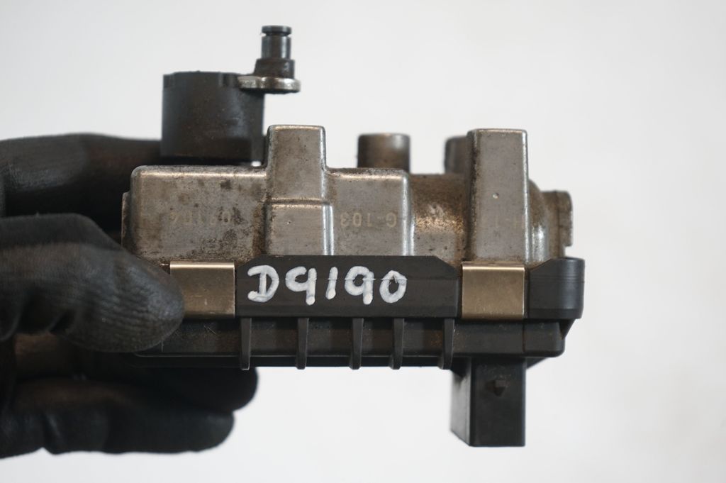 Turbine electric control actuator (8)