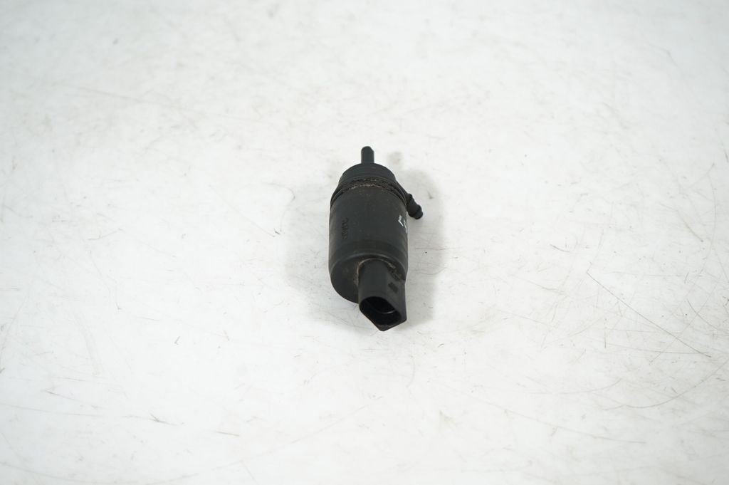 Windscreen/windshield washer pump (4)