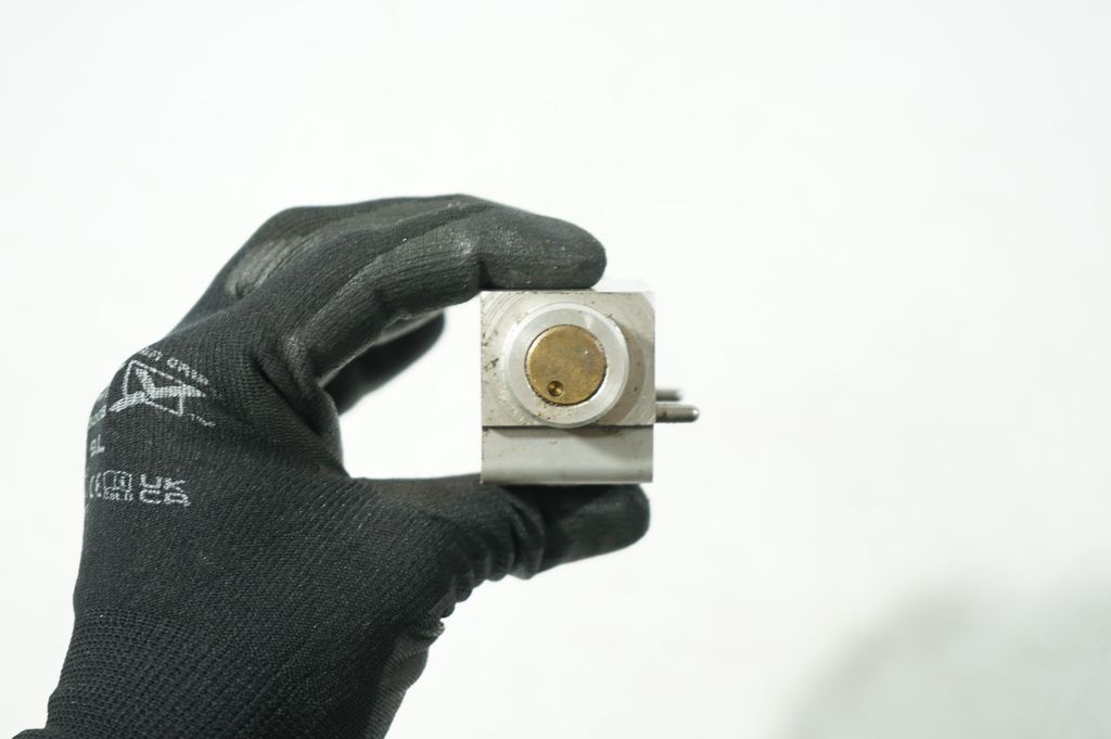 Air conditioning (A/C) expansion valve (7)