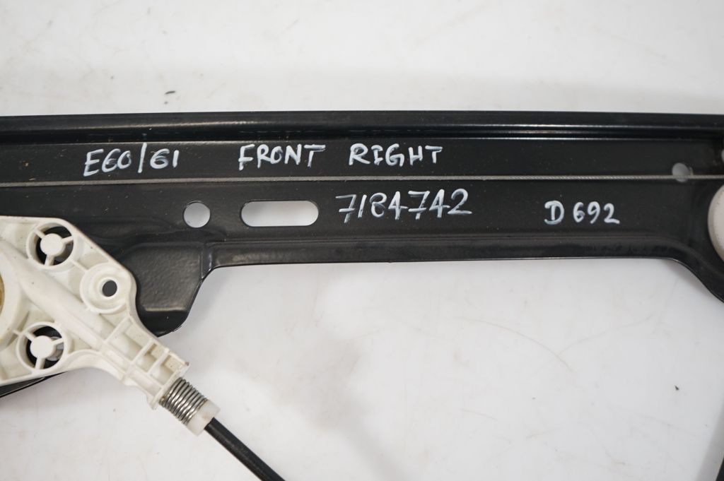 Front door window regulator with motor (9)