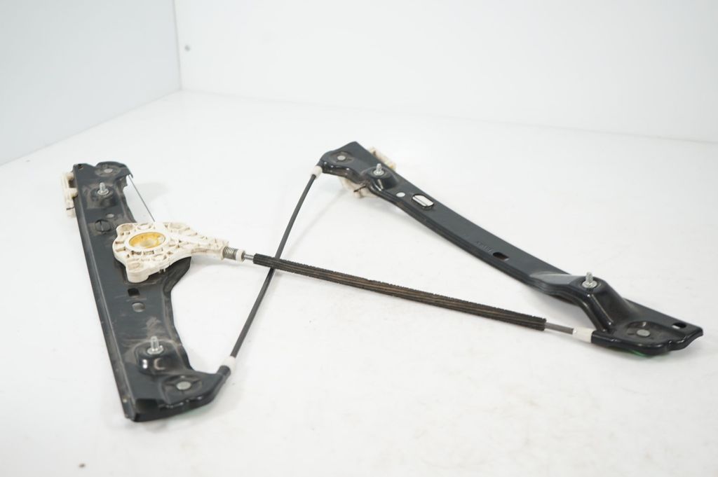 Front door window regulator with motor (6)