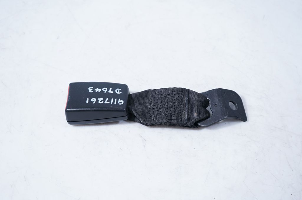 Rear seatbelt buckle (3)