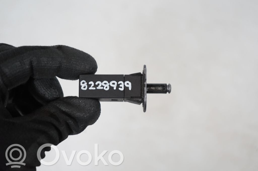 Fuel tank cap lock (9)