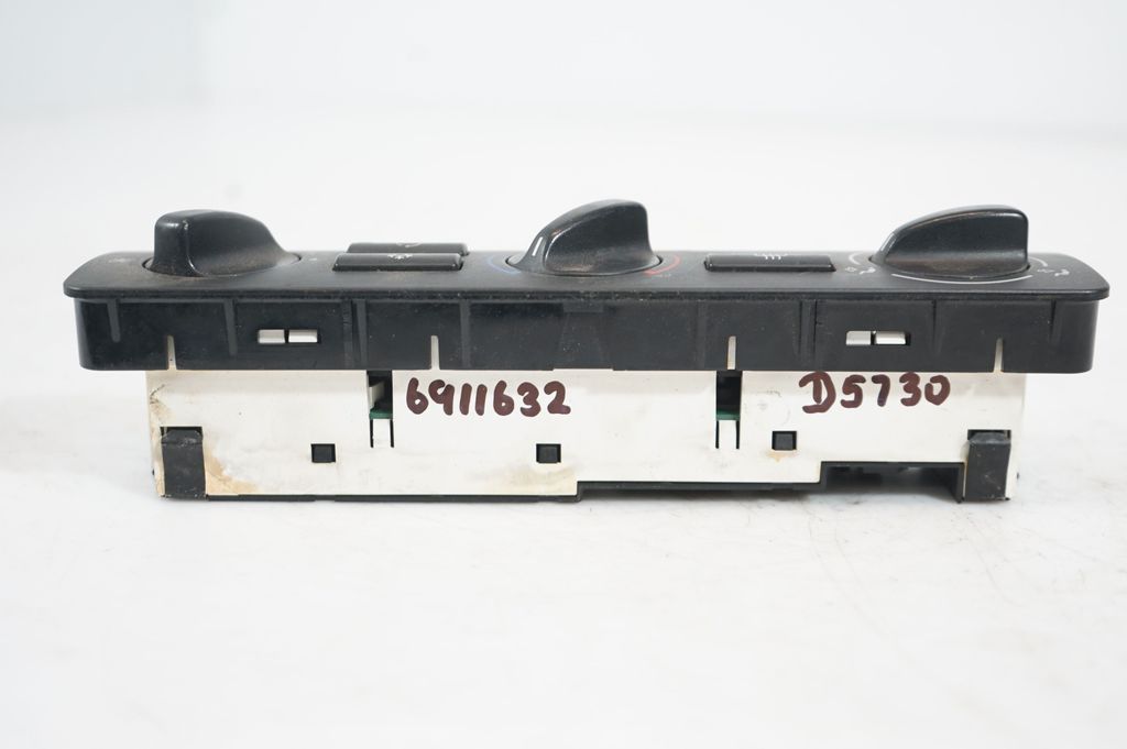 Climate control unit (10)