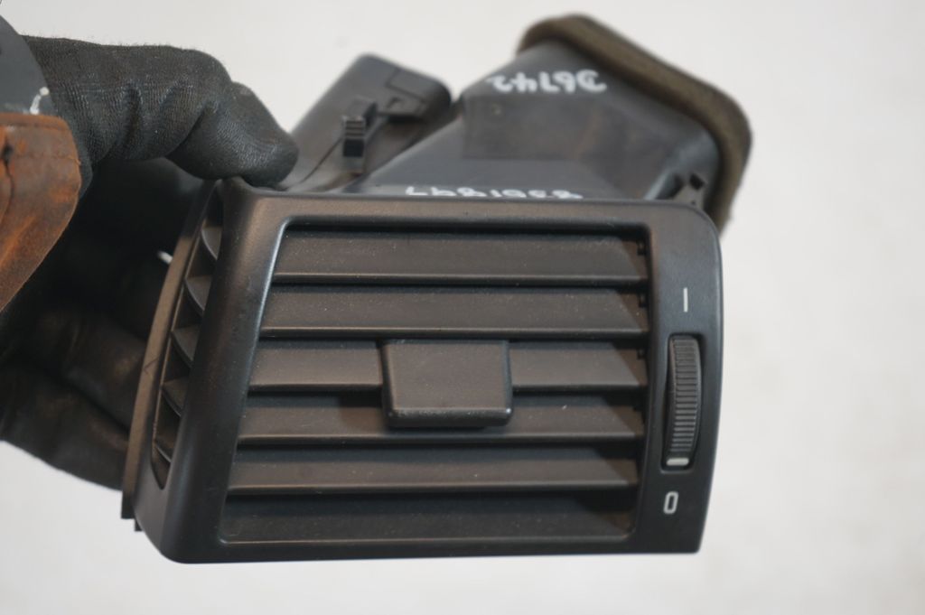 Dashboard side air vent grill/cover trim (7)