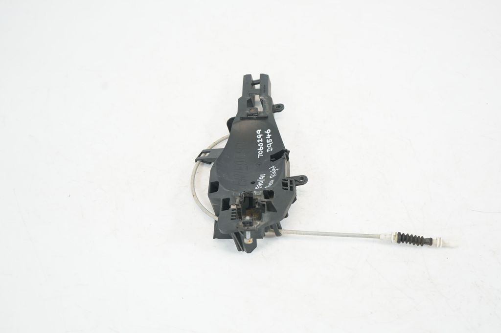 Rear door exterior handle/bracket (4)