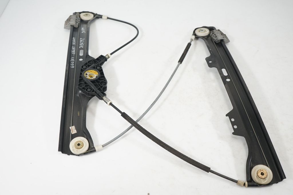 Front door window regulator with motor (4)