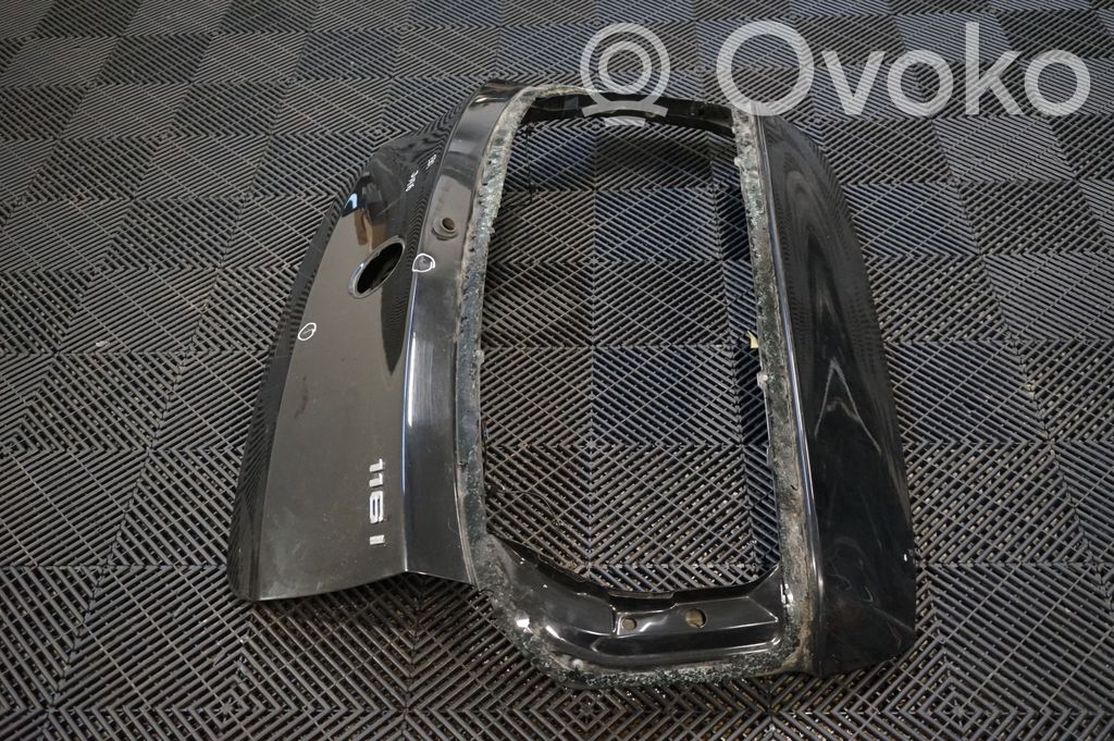 Tailgate/trunk/boot lid (2)