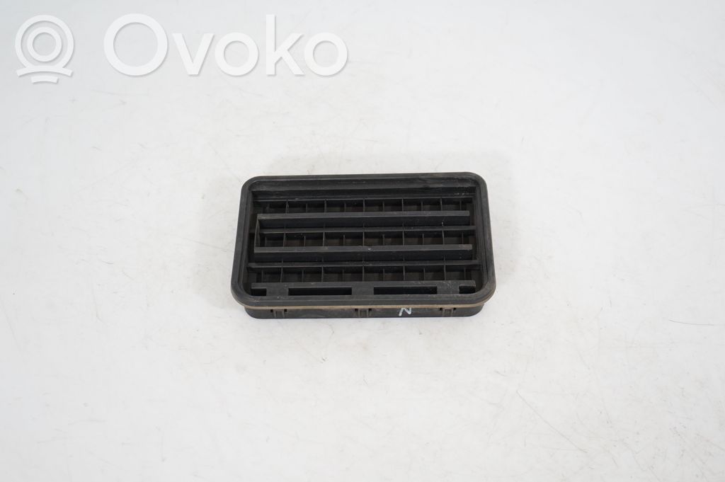 Quarter panel pressure vent