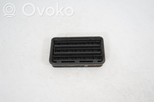 Quarter panel pressure vent