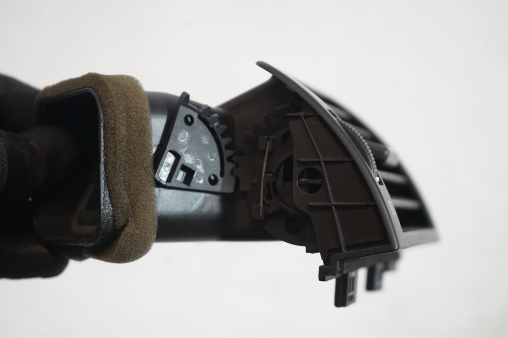 Dashboard side air vent grill/cover trim (6)