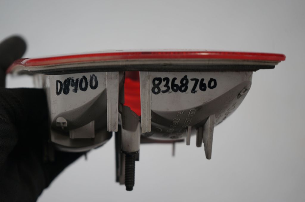 Tailgate rear/tail lights (8)