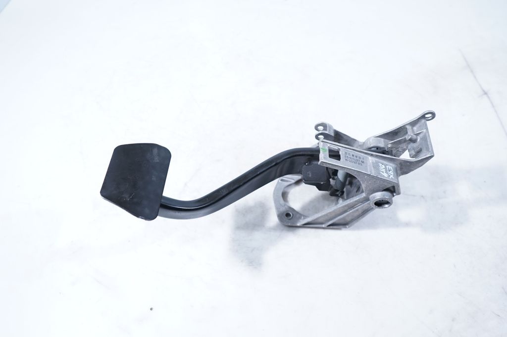 Brake pedal (5)