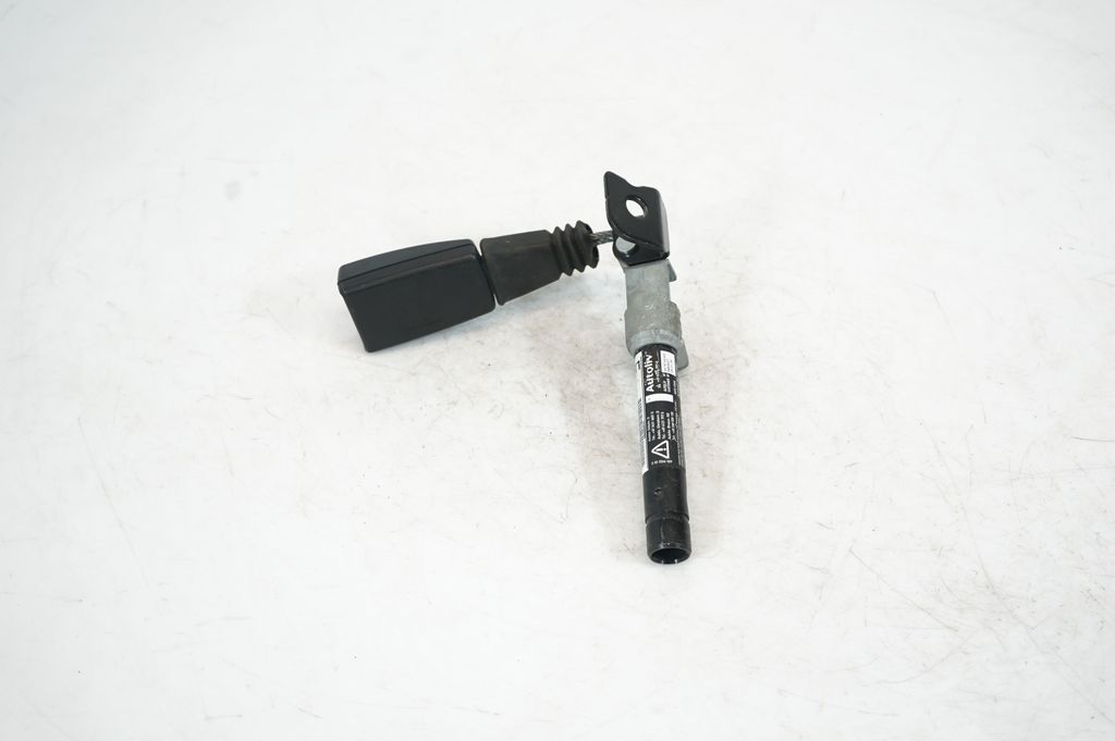 Rear seatbelt buckle