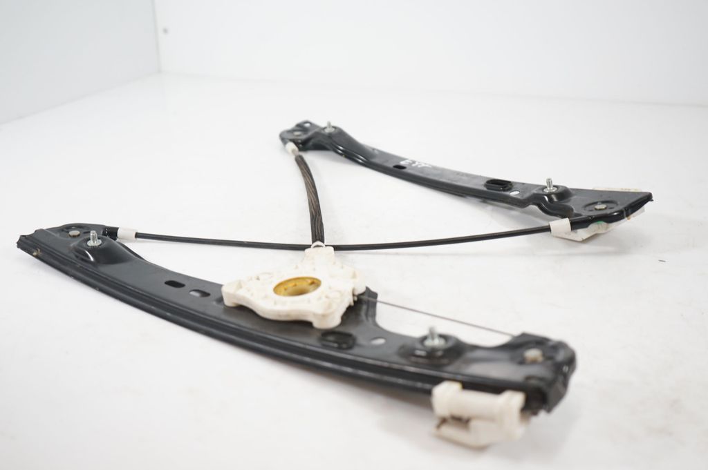 Front door window regulator with motor (6)