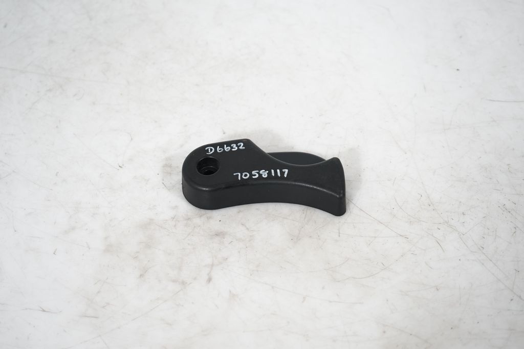 Engine bonnet (hood) release handle