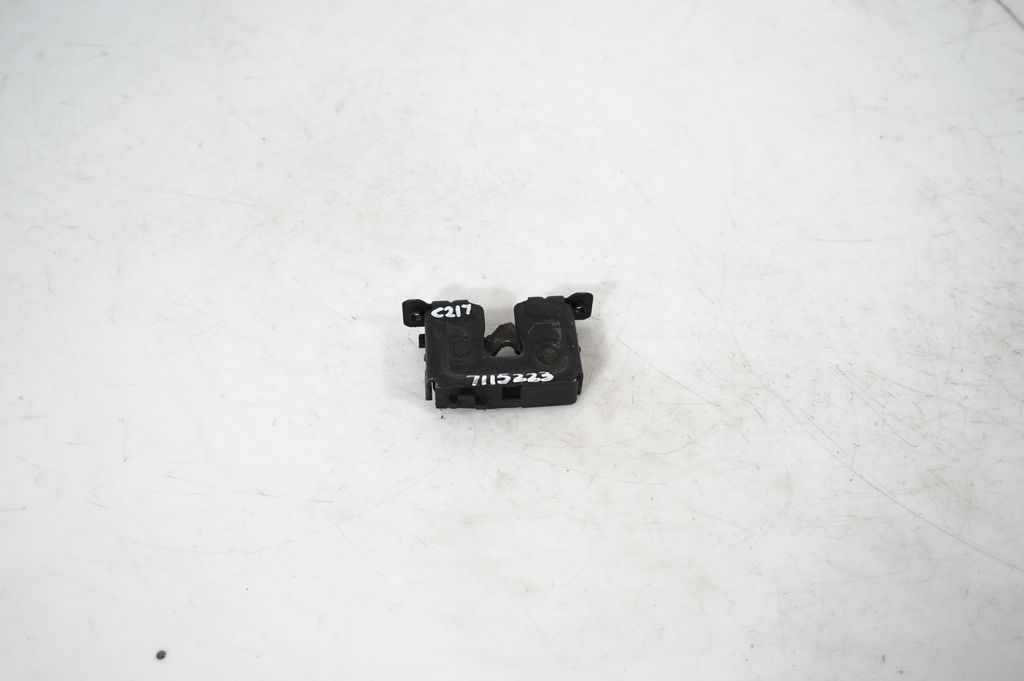 Engine bonnet/hood lock/catch