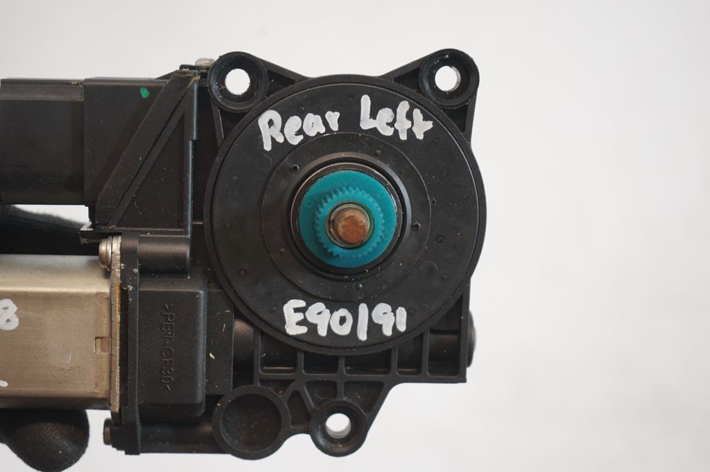 Rear door window regulator with motor (8)