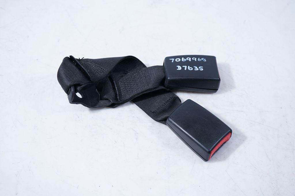 Rear seatbelt buckle