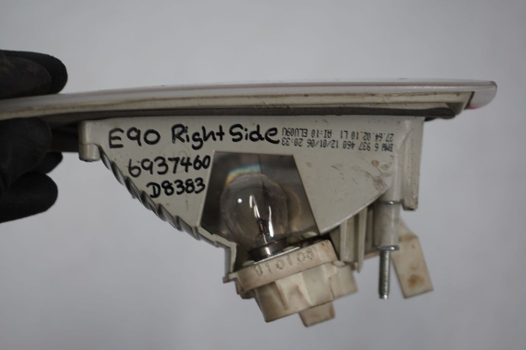 Tailgate rear/tail lights (9)