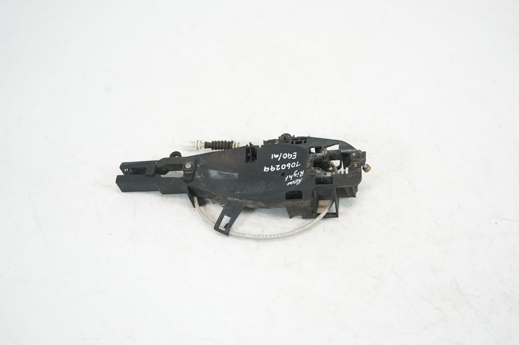 Rear door exterior handle/bracket (3)