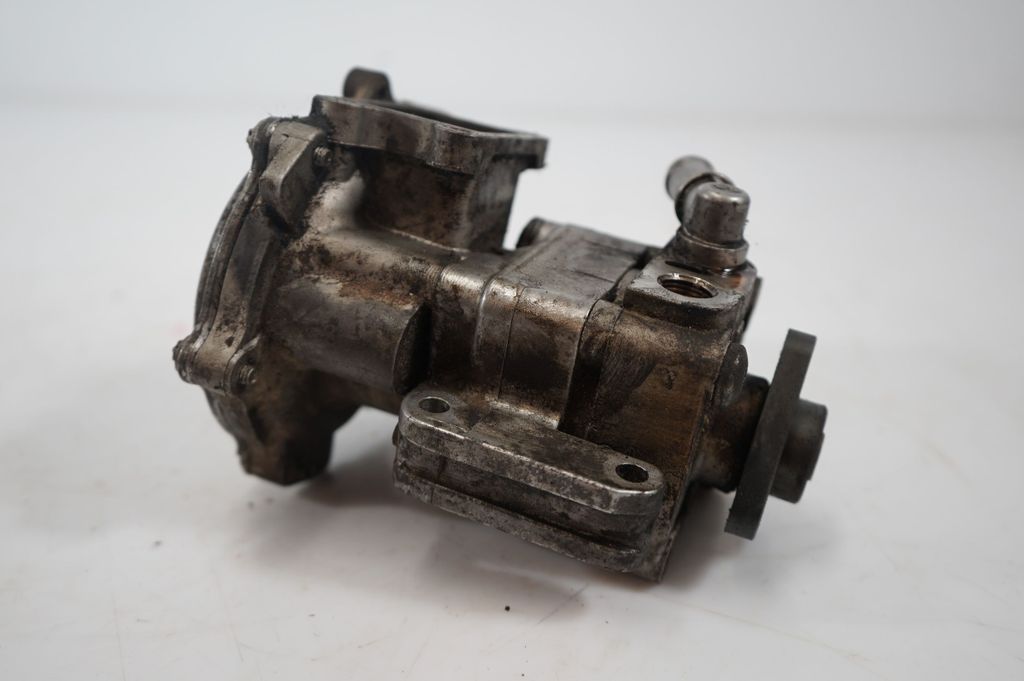 Power steering pump (8)