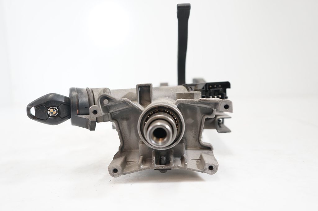 Steering wheel axle (8)