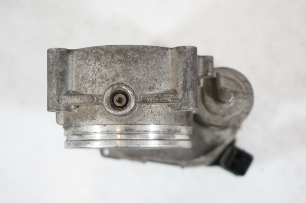 Throttle valve (8)