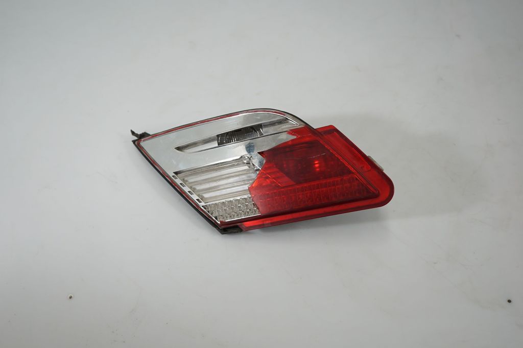 Tailgate rear/tail lights (2)