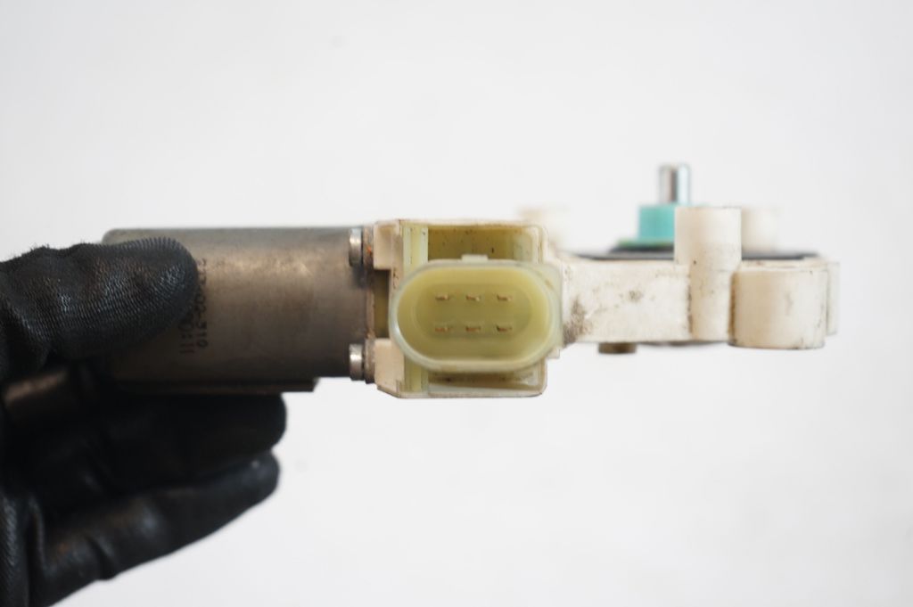 Front door window regulator motor (6)