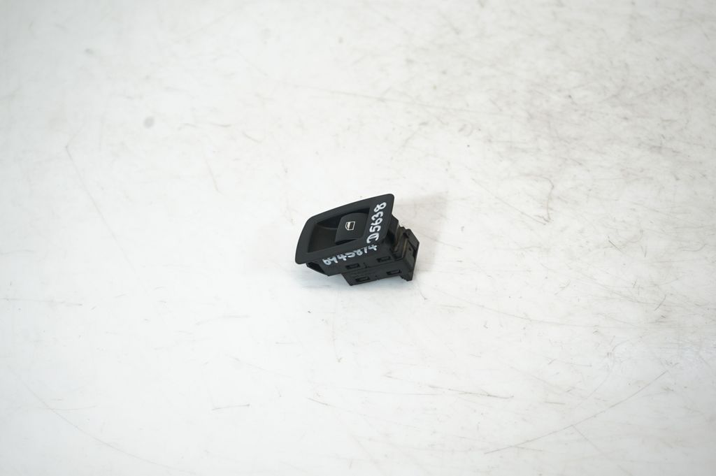 Hazard light switch (2)